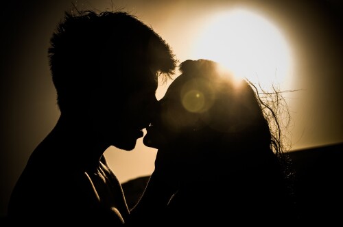 silhouette-of-kissing-couplec20d1bb36d45fcfd.jpeg