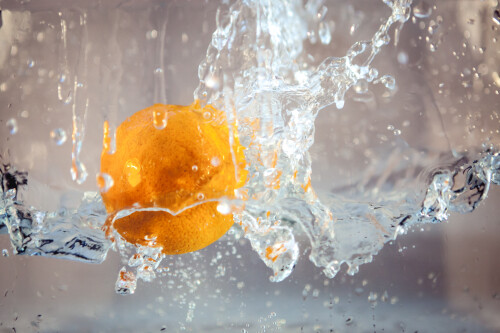 orange-falls-into-the-water-1633004a245a0f4542abd12.jpeg